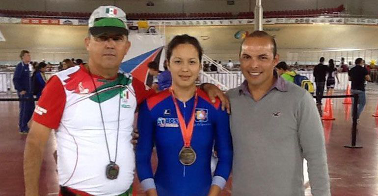 Cargados de medallas regresan ciclistas de nacional de pista