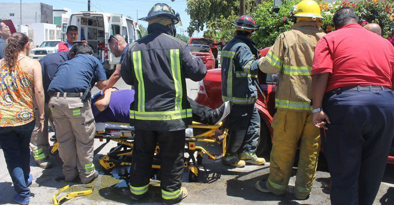 Por casi una hora espero una ambulancia…cuando había tres frente a sus ojos en la Secretaría de Salud