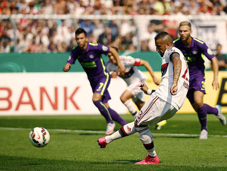 Vidal se estrena con el Bayern en triunfo copero