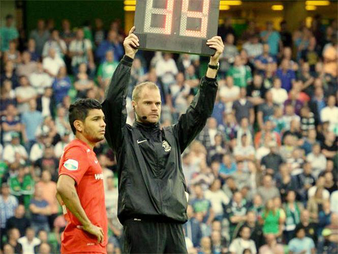 ‘Tecatito’ Corona juega 10 minutos en empate del Twente