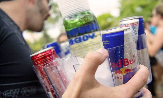 ¿Tomaste una bebida energética? Esto es lo que hace a tu cuerpo