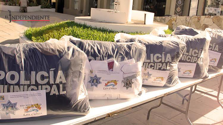 Entrega Alcalde parque vehicular y uniformes a Seguridad Pública Municipal