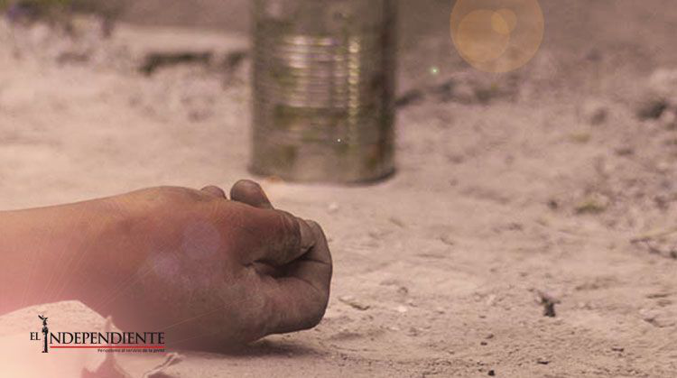 Albañiles sufren descarga eléctrica; fallece uno