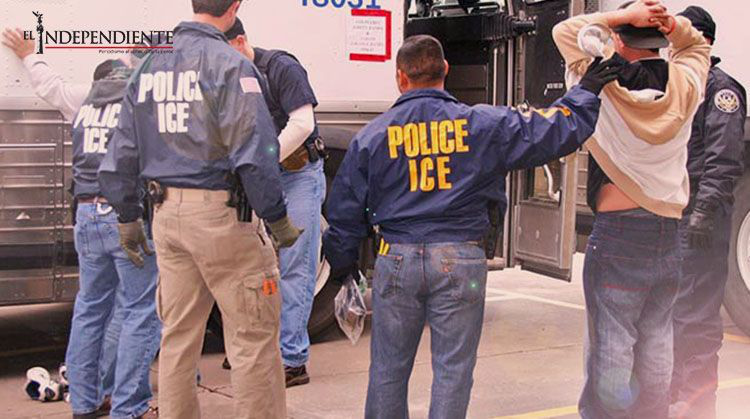 Mueren seis al volcar camioneta con inmigrantes en Texas