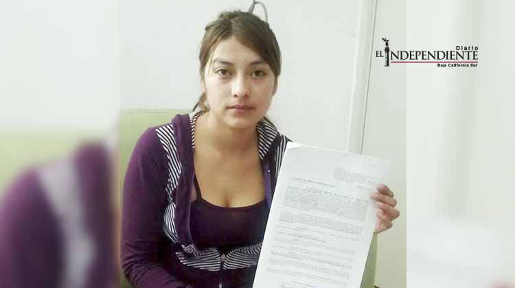 Por orden de juez le arrebatan a su hija; ahora busca ayuda del TSJE