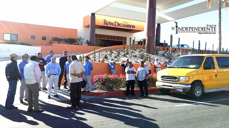 Piden hoteleros mayor atención de autoridades a conflicto entre transportadoras y taxistas