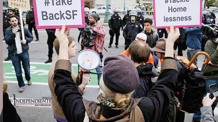Se manifiestan por retiro de indigentes de zona del Super Bowl