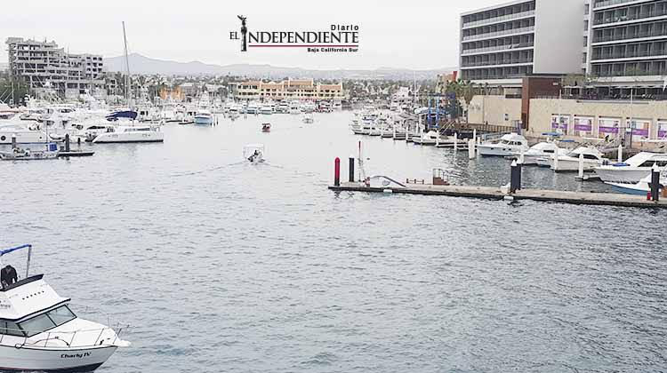 Intensas ráfagas de viento generan cierre de puerto y algunos cortes de luz