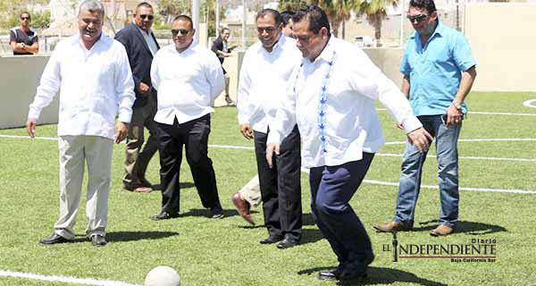 Entrega gobernador Mendoza y el Alcalde de la Rosa obras educativas y sociales en la delegación de CSL