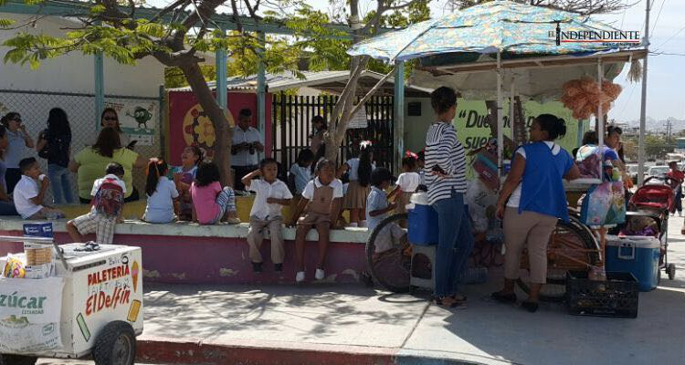 Padres de familia toman y suspenden clases en escuela de CSL