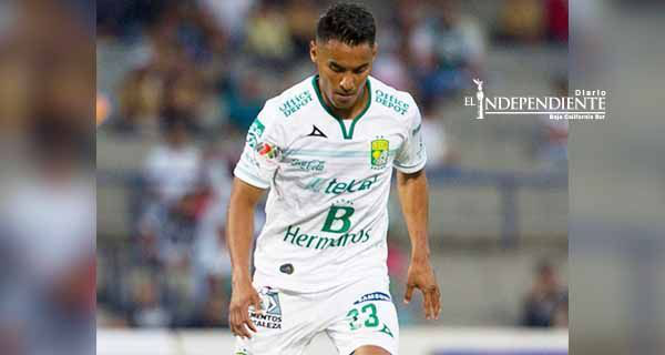 Chivas oficializa llegada de 'Gallito' Vázquez