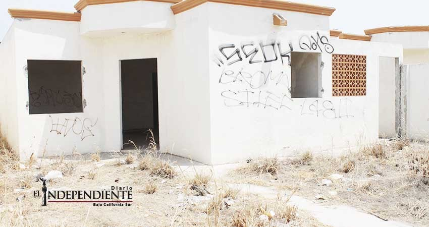 Casas abandonadas de Las Américas, refugio de delincuentes, aseguran vecinos