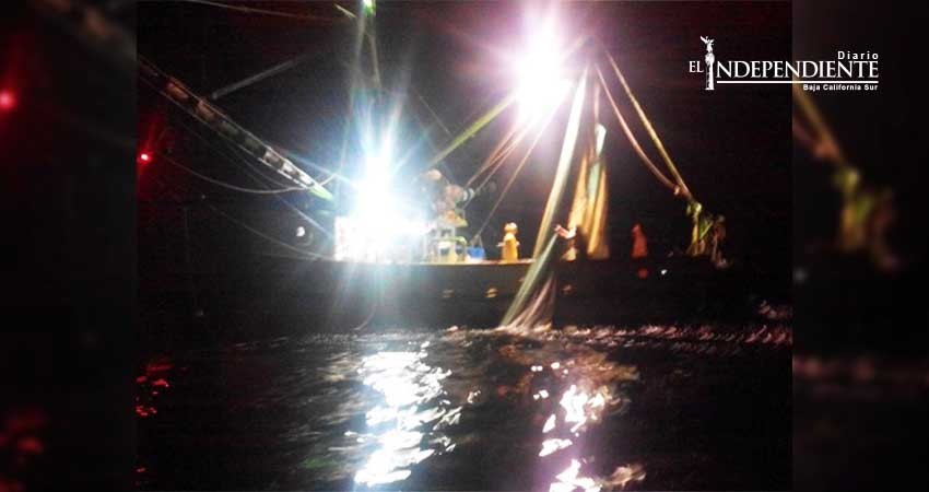 Aseguran barco camaronero en área protegida de BCS