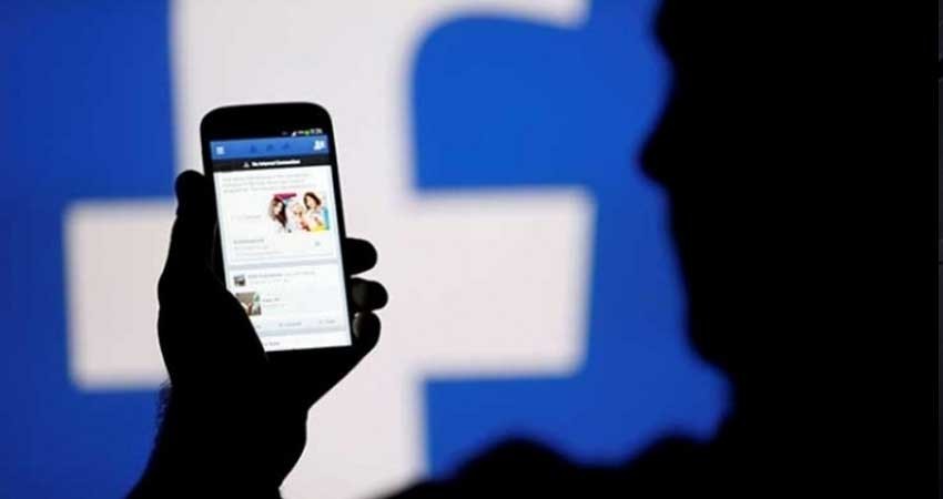 Facebook paga por los cambios; sus acciones van a la baja