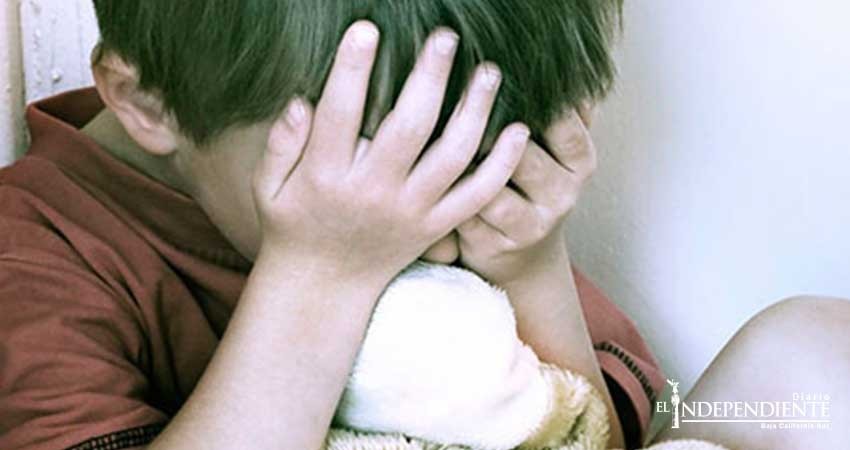 Mujer quema a su hijo en la boca con una cuchara