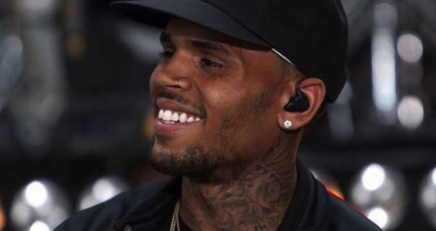 Agentes confiscan mono capuchino a Chris Brown