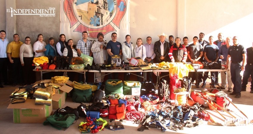 Recibe bomberos de Loreto donación de equipo de la Ciudad hermana de Hermosa Beach