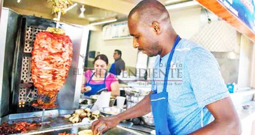 Tijuana arropa a haitianos; se cuelan en todo tipo de trabajos