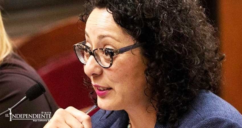 Es demócrata y activista contra acoso sexual, la acusan de tocamientos