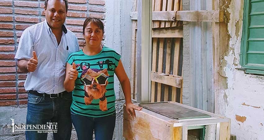 Académicos donan vivienda ecológica a familia afectada por sismo