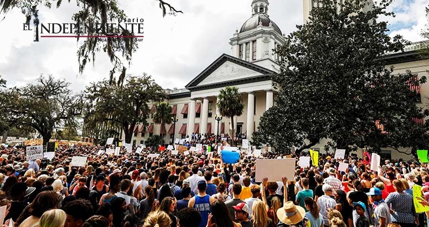 La solución de Donald Trump: propone armar a los profesores