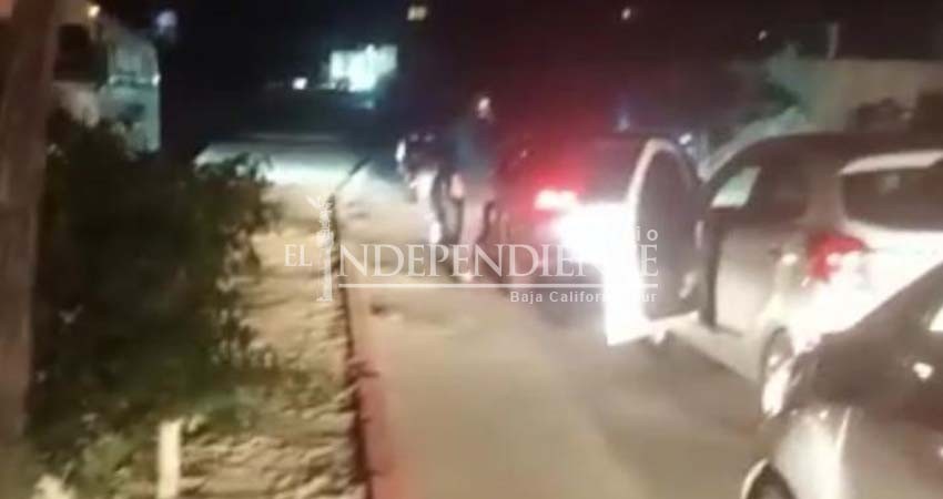 Con vehículo atravesado, taxistas impiden circulación en zona turística de CSL