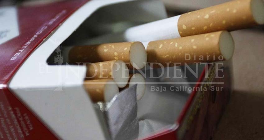 Hombre descubre su pierna amputada en cajetilla de cigarros