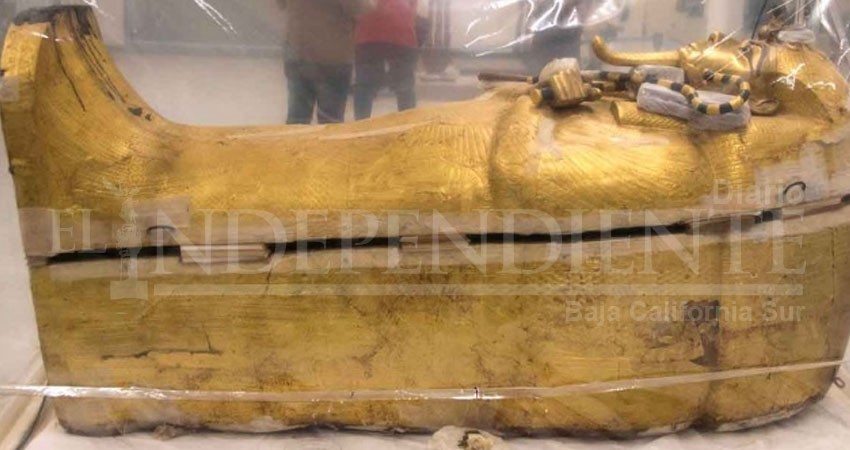 Presentan en Egipto ataúd dorado del faraón Tutankamón