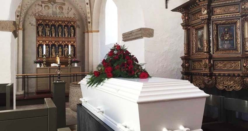 Funeraria descubre que mujer estaba viva al preparar su velorio