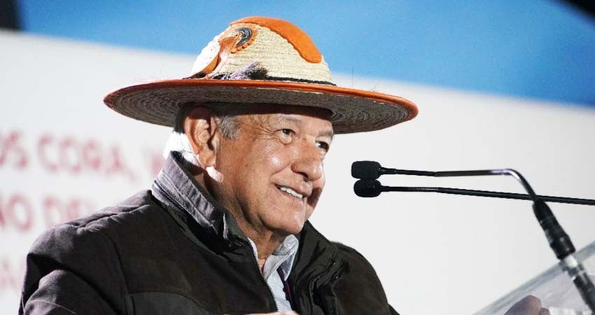 En visita a indígenas wixàrika AMLO condena el racismo