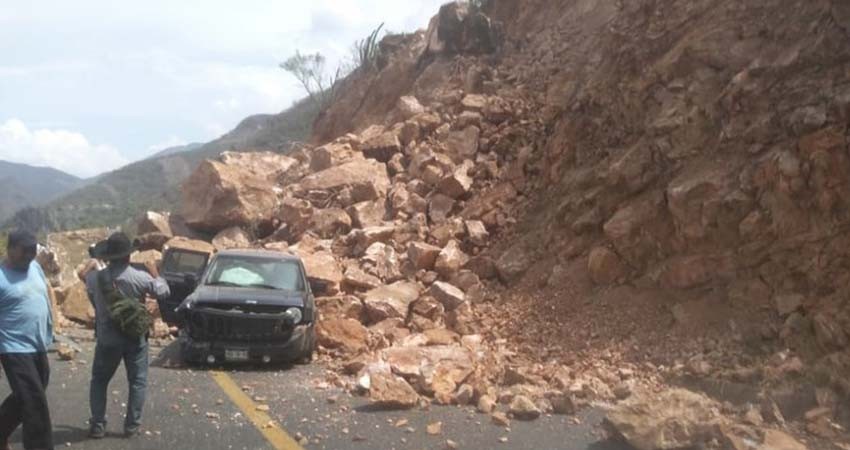 Derrumbes en Oaxaca por sismo dejan muertos