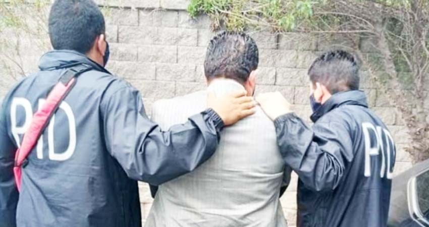 Detienen a regidor por ‘inflar’ costo de terreno para panteón