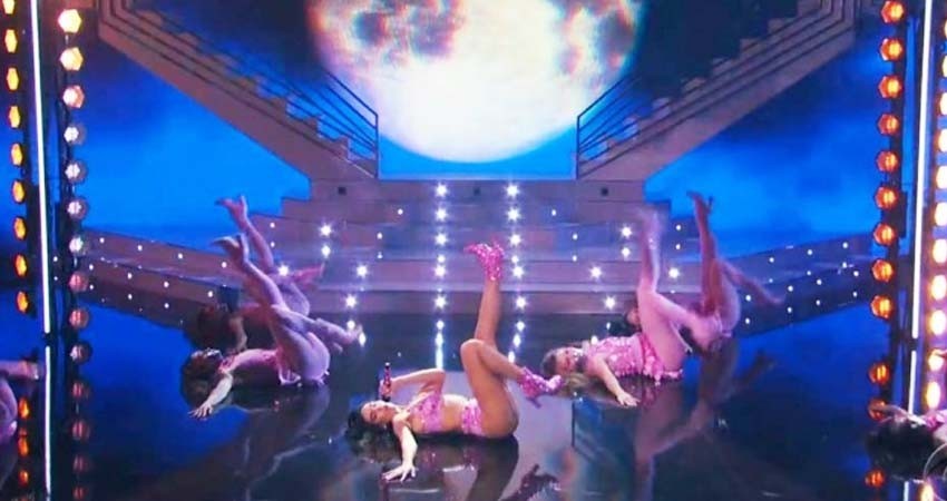 Así fue la actuación de Dua Lipa durante los Grammy