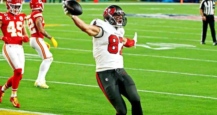 Rob Gronkowski continuará junto a Tom Brady