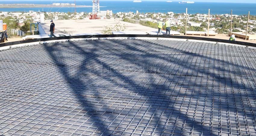 Construyen tanque elevado de agua en la Colina de la Cruz