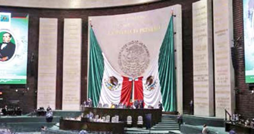 Morena ahora busca limitar los amparos; bancada prepara otra iniciativa de reforma