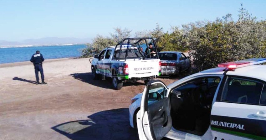 Bomberos salvan de ahogarse a un hombre y a su hija de 7 años