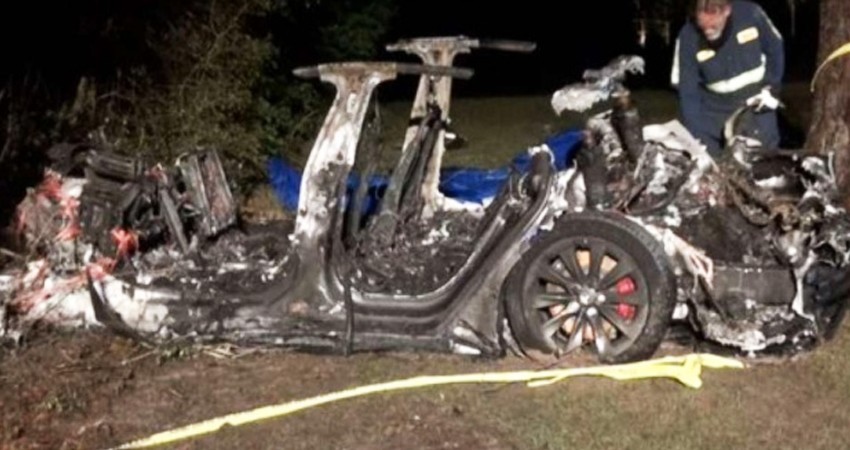 Choca auto Tesla en piloto automático; hay 2 muertos