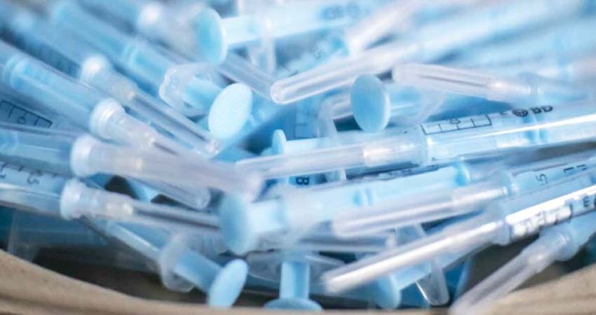 Pfizer alista 'versión especial' de vacuna covid lista para el verano