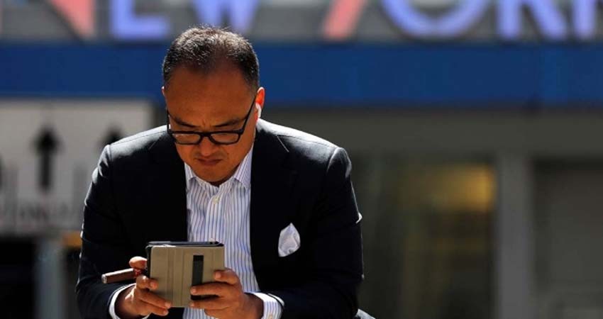 Escuela prohíbe a maestros recibir vacuna covid por 'ser nociva' para niños