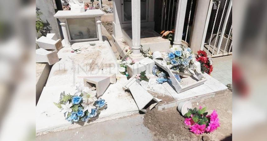 Destrozan tumbas y roban oficinas del Panteón Jardines del Recuerdo