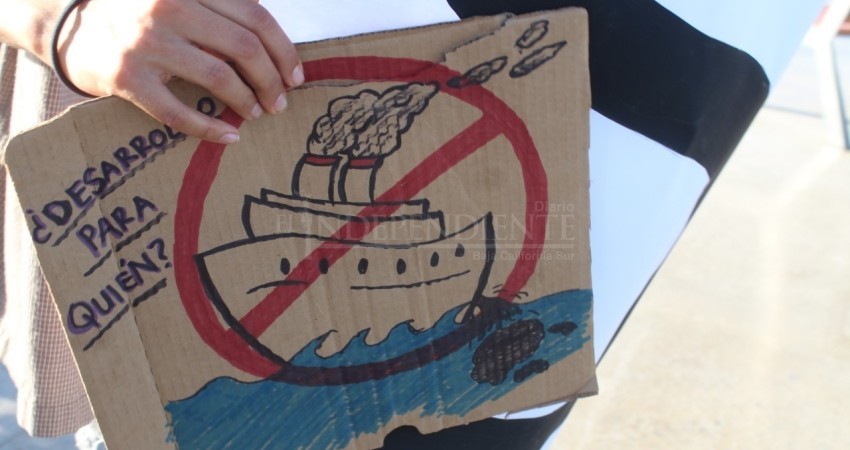 “No somos un estacionamiento”: Protestan ciudadanos por mega cruceros en La Paz