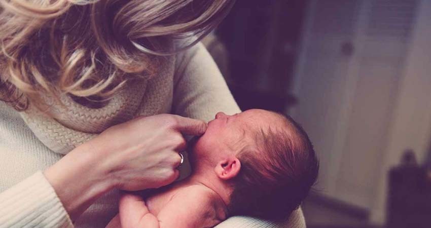 Mujer esperaba septillizos... al final tuvo a nueve bebés