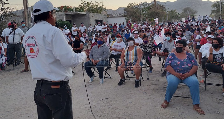 Vecinos de La Ballena refrendan su apoyo al candidato del pueblo profesor Oscar Leggs