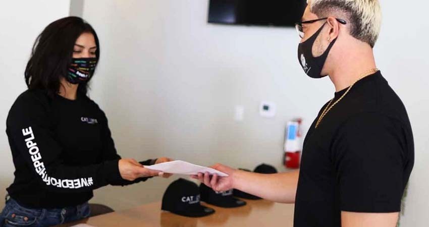 California alerta sobre falsas cartillas de vacunación covid