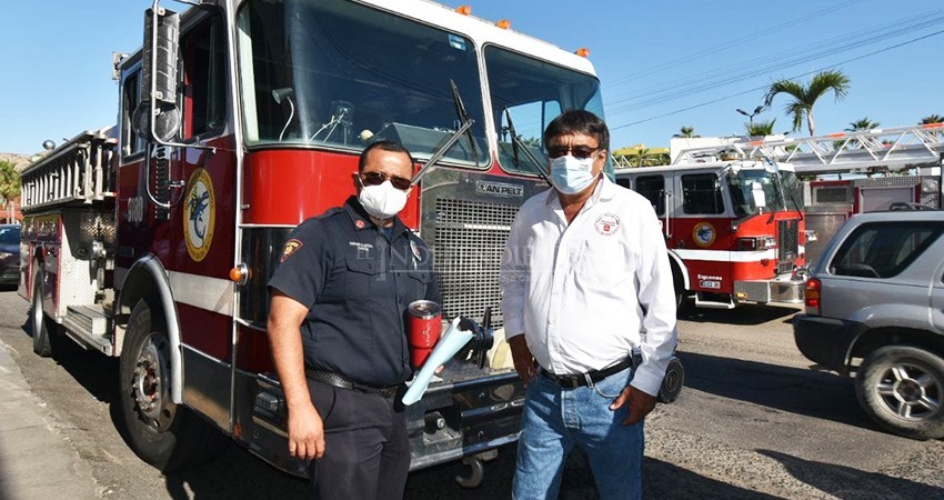 Oscar Leggs refrenda su compromiso con Bomberos de CSL