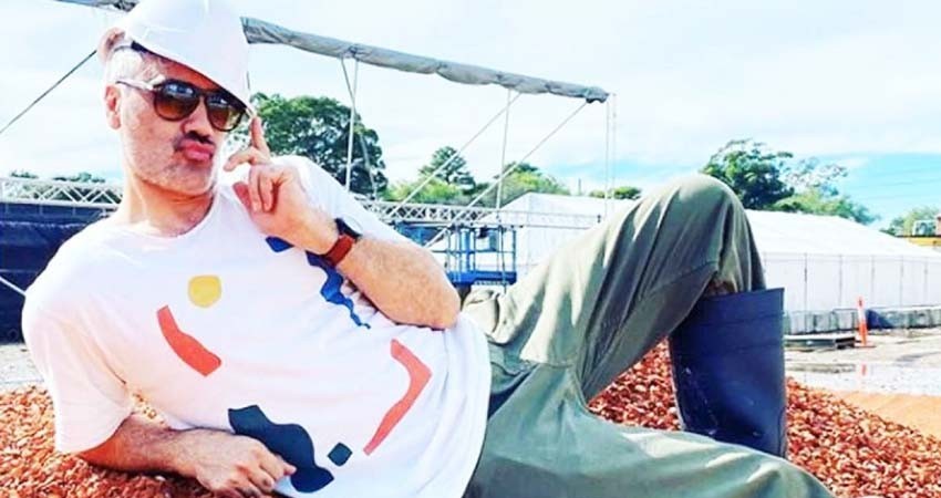 Marvel regaña a director Taika Waititi por fotos besando a Tessa Thompson y Rita Ora