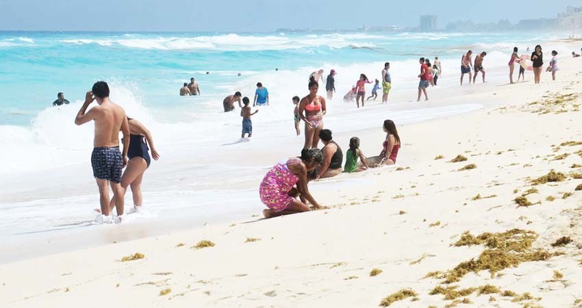 Vacunas en zonas turísticas impulsarán su recuperación: Sectur