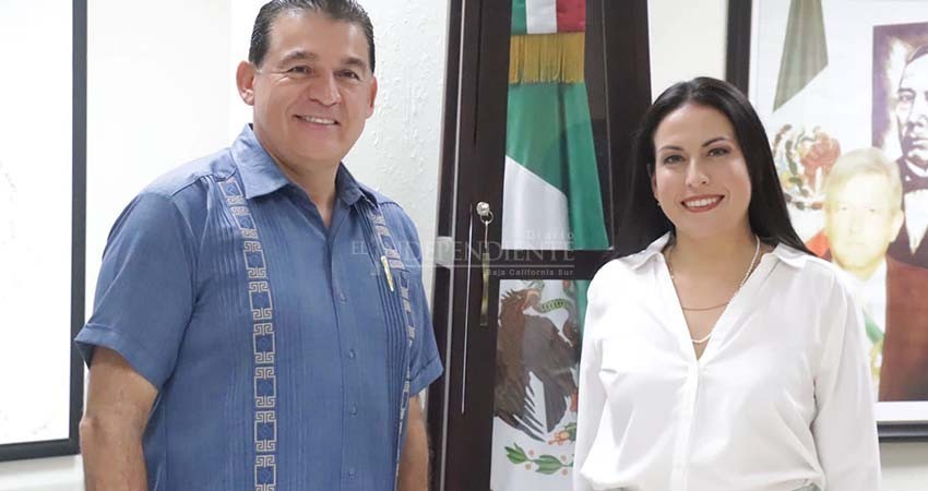 Se reúnen el alcalde en funciones Rubén Muñoz y la alcaldesa electa Milena Quiroga