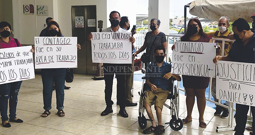 Ayuntamiento La Paz admite que empleada difunta por COVID-19 se contagió laborando